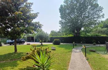 Charme rustico con ampio giardino e piscina con due camere - Foto 11
