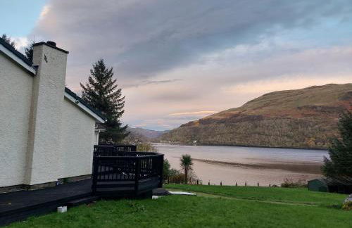 WATERSIDE 3 BED COTTAGE, HOT TUB, SAUNA, PVT BEACH - Foto 50