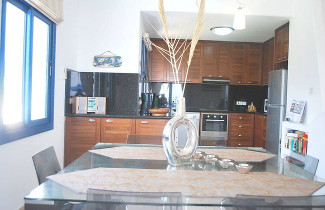 Sea Front Villa With Private Heated Pool, Quiet Area Paphos 322 - Foto 7