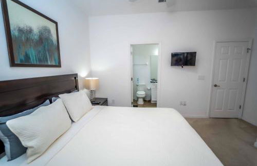 NearTheParks - 5BR Family Villa with Saltwater Pool near Disney - Photo 5