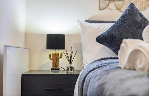 2 Bed Serviced Apartment in Surrey - Foto 7