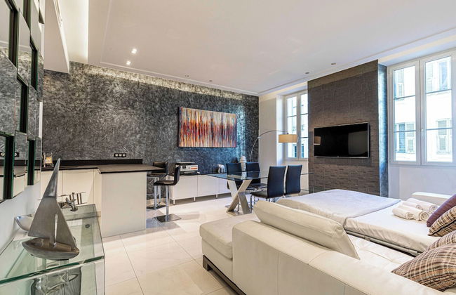 Large Renovated Studio - rue Hoche - Cannes Center - Foto 8