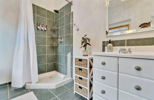 Family Mountain Getaway w Hot Tub and Amazing Views! Close to Hiking & Skiing - Foto 23