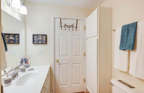 Cozy Delafield Apartment - Walk to Lake! - Foto 14