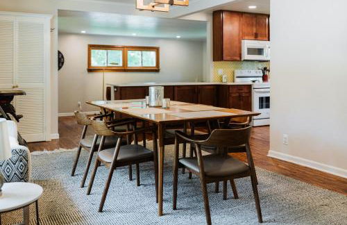 Beautiful 3BR Home Near Lake MI - Photo 41