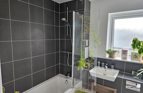 Stylish 1BD Flat with Parking Hackbridge - Foto 25