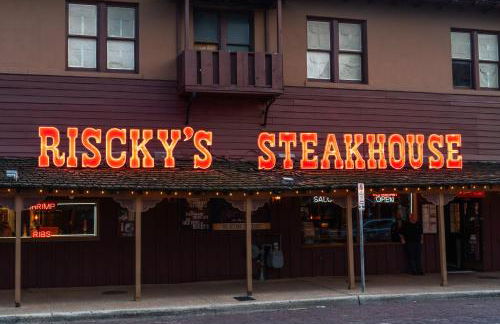 Stockyards- 4min Pet Friendly 3BR Luxe Gem - Foto 138