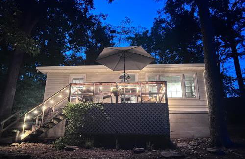 Charming Romantic Lakefront Cottage or Guest Room Depending on Availability Near Golf - Foto 15