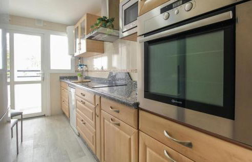 3 Bedroom Nice Apartment In Benajarafe - Photo 5