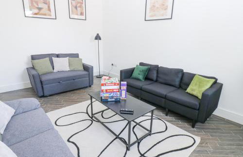 Seraphim House - Photo 6