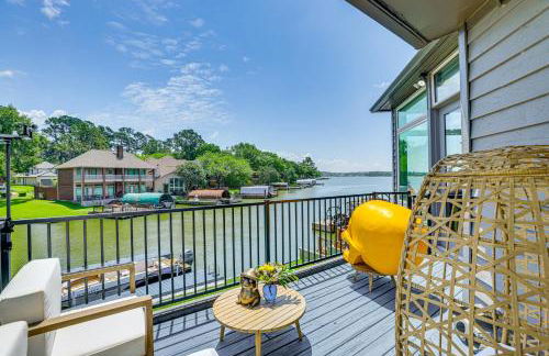 Exquisite Canal-Front Home Access to Lake Conroe! - Foto 1