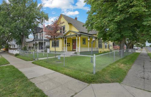 Maple Leaf Manor Suites - Photo 3