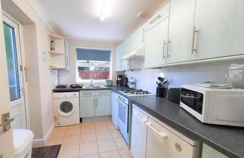 Friars Walk houses with 2 bedrooms, 2 bathrooms, fast Wi-Fi and private parking - Photo 37