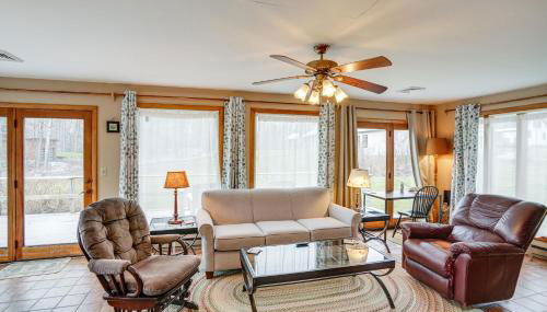 Hawley Home with Deck 4 Mi to Berkshire East Resort - Foto 4