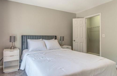 Fire Pit and Pool Access Quiet Holly Springs Home - Foto 25