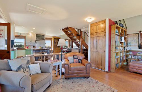 Lindas Perch by KABINO On Bank of Henrys Fork Mtn Views Fishing 6 acres Snake River WIFI - Foto 25