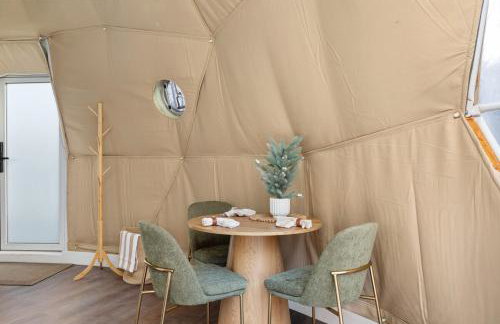 Sky Dome - Romantic Stay, Hot Tub, Wi-Fi, AC & Heat - Photo 16