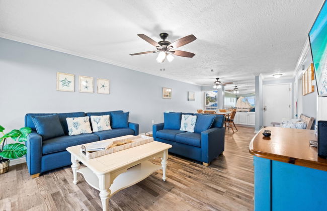 Direct Beachfront Delight by Beachside Management - Photo 12