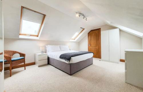 Parkgate Apartment - Near M90, Amazon, Edinburgh - Photo 15