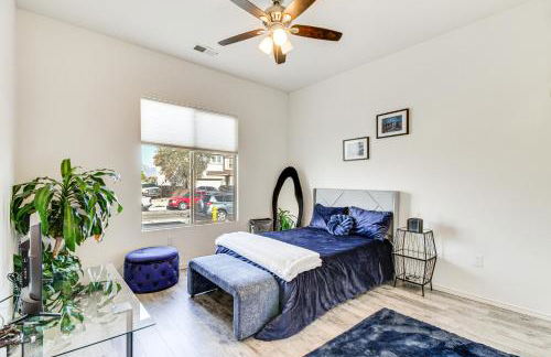 Poolside and Hot Tub Lounging Luxe Rio Rancho Home - Foto 21