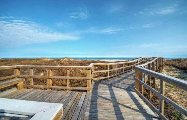 Beach Boardwalk Access Pool + Remodeled Interior Tropical Haven by Avantstay - Photo 125