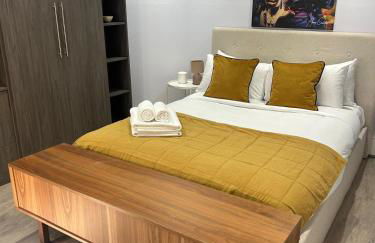 Large 3 bedrm apartment in heart of Theatre Land - Photo 21