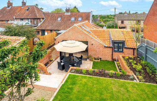 Knyvetts sleeps 6, 3 double beds, pretty garden - Foto 13