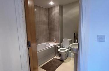 Stafford 2 Bedroom Apartment in Prime Location with Secure Parking - Foto 12