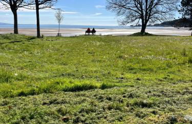 4 bedroom, sleeps 8, 30 seconds from beach, games table - Foto 22