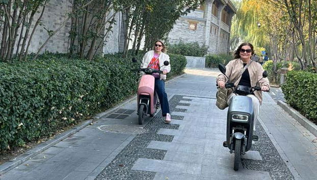 Electric Bike or Scooter Tour of Beijing - Foto 4