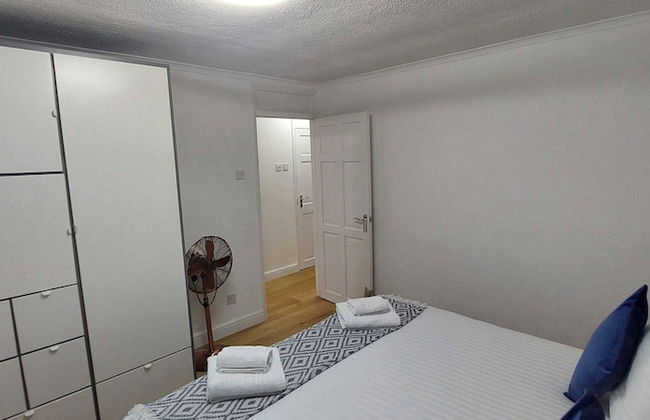 Luxury 5 Bedroom 2 BA House with Parking - Foto 10