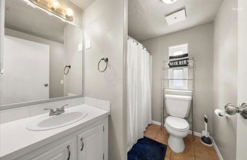 Family & Pet friendly 3 bdrm home with full kitchen and fenced yard - Foto 33