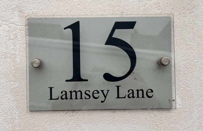 Pet-friendly - 2 Bedrooms Bungalow hot tub Parking - Foto 31