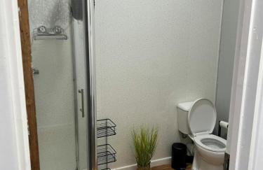 City-Centre Studio · Self-Contained · Sleeps 3 - Foto 2