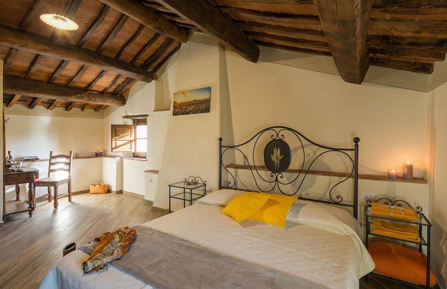 Farmhouse in Tuscany With Pool and Hill Views - Photo 5