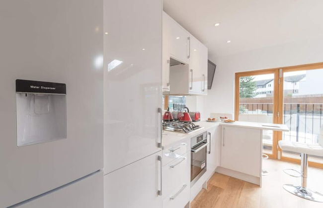 Fulham 2-bed Apt w/ South Terrace Near Tube - Photo 8