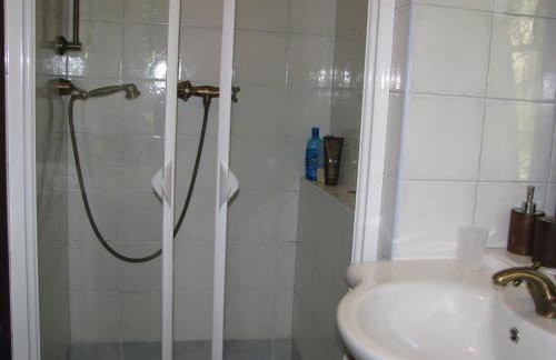 Cozy and Comfortable Guest House in the City - Foto 9