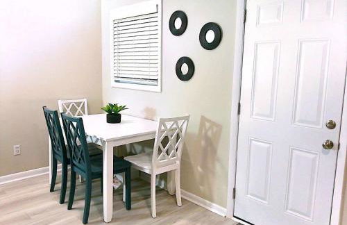 Liberty Towne Spring Lake - Fayetteville near I-95 & Ft Bragg - Perfect for short or long-term stays - Prem Wifi - Foto 17