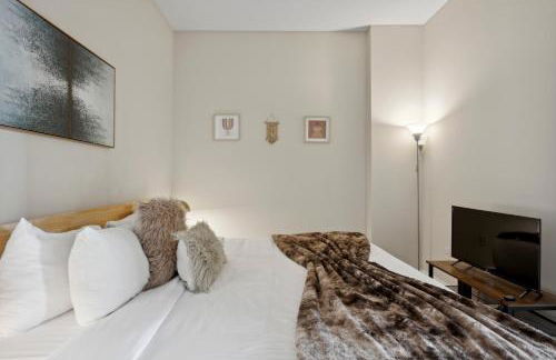 Sleeps 4! 2BR, Gym, Paid Parking, Close to Major Attractions - Foto 53