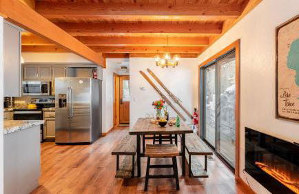 Minutes to Skiing & Lake Hot Tub, Fire Pit, Deck Indigo Owl by Avantstay - Foto 22