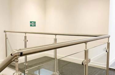 Exclusive 1 and 2 Bedroom Flats only 0,5 miles aw - Foto 17