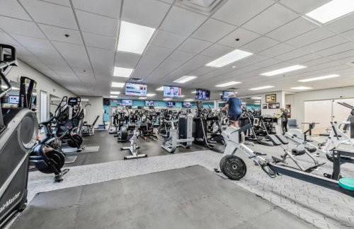 Lake front Keowee Condo with Balcony & Resort Amenities! 20 min to Clemson condo - Foto 13