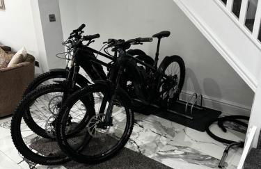 Clare Street - 3 bedroom house with private parking - Photo 2