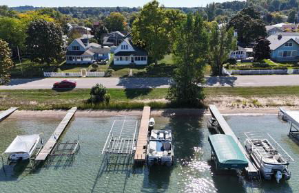 Lil's on the Lake Vintage Cottage on Crystal Lake - Foto 13