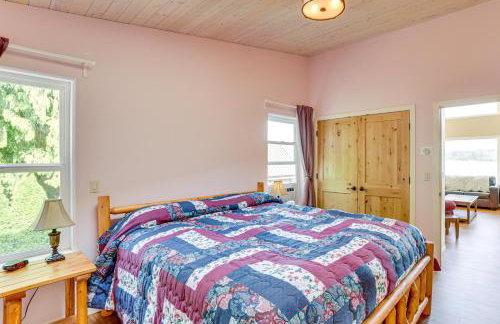 Lake Whatcom House with Private Hot Tub and Dock - Foto 17