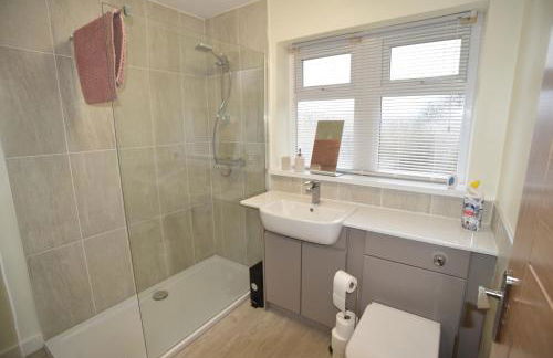 3 Bedrooms, Spacious, off road parking, Minimum 2 Nights - Foto 7