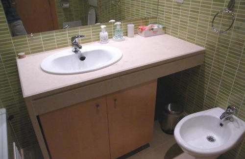 Luxurious first floor apartment with balconies overlooking pool and gardens. - Foto 12