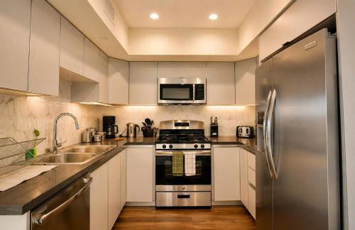 Los Angeles Premium City Suites - Free Secured Parking - Photo 46