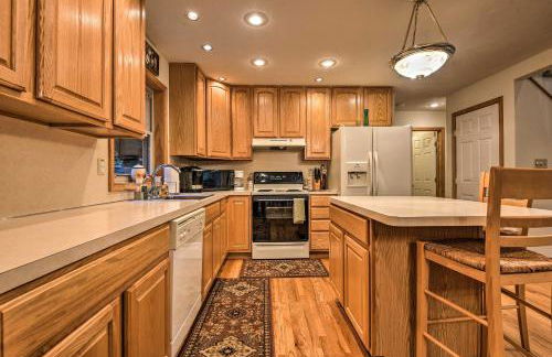 Pocono Mountain Home with 3 Community Lakes! - Foto 9