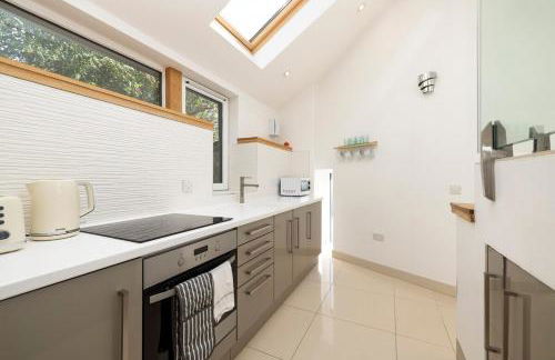 Argyl - The Foundry, A Bright One Bedroom House with Balcony - Photo 17